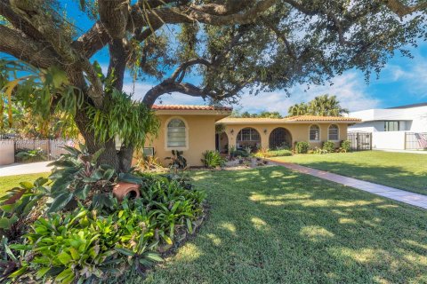 Купить виллу или дом в Майами, Флорида 5 спален, 390.38м2, № 1987381 - фото 4