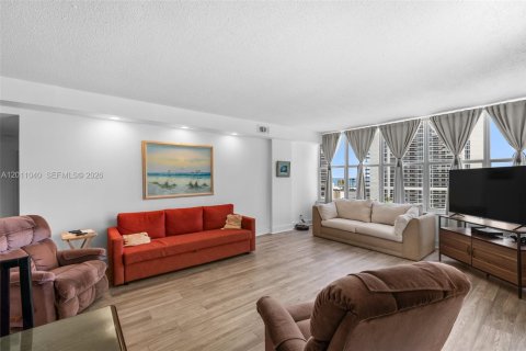 Condo in Hallandale Beach, Florida, 2 bedrooms  № 2076105 - photo 8