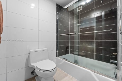 Condo in Hallandale Beach, Florida, 2 bedrooms  № 2076105 - photo 22