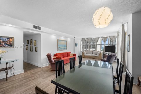 Condo in Hallandale Beach, Florida, 2 bedrooms  № 2076105 - photo 5