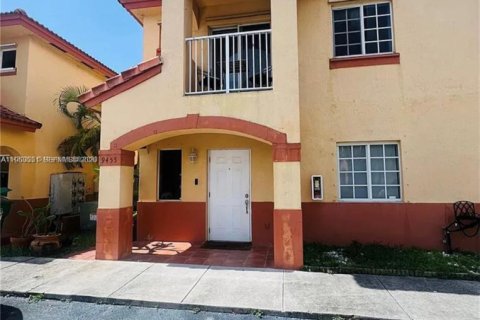Adosado en Hialeah Gardens, Florida 3 dormitorios, 110.37 m2 № 2153264