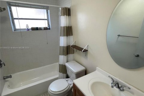 Condo in Hallandale Beach, Florida, 1 bedroom  № 1942282 - photo 20