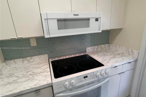 Condo in Hallandale Beach, Florida, 1 bedroom  № 1942282 - photo 29