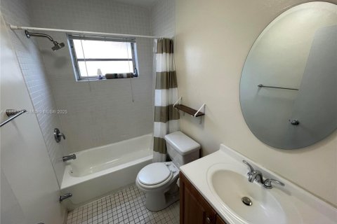 Condo in Hallandale Beach, Florida, 1 bedroom  № 1942282 - photo 19