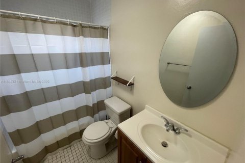 Condo in Hallandale Beach, Florida, 1 bedroom  № 1942282 - photo 18
