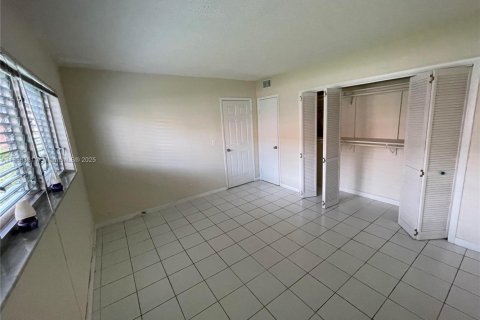 Condo in Hallandale Beach, Florida, 1 bedroom  № 1942282 - photo 11