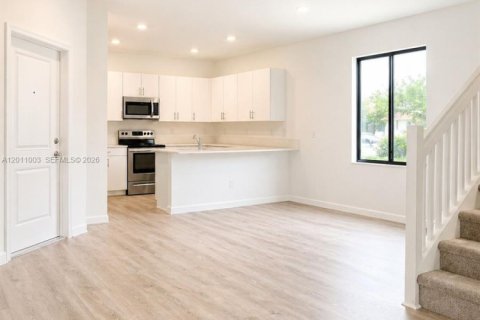 Townhouse in Miami, Florida 3 bedrooms, 154.4 sq.m. № 2074415 - photo 4