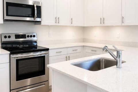 Townhouse in Miami, Florida 3 bedrooms, 154.4 sq.m. № 2074415 - photo 2