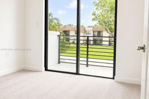 Townhouse in Miami, Florida 3 bedrooms, 154.4 sq.m. № 2074415 - photo 6