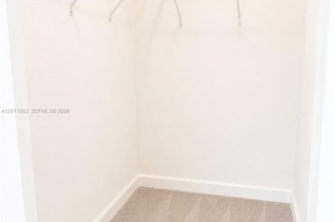 Townhouse in Miami, Florida 3 bedrooms, 154.4 sq.m. № 2074415 - photo 9
