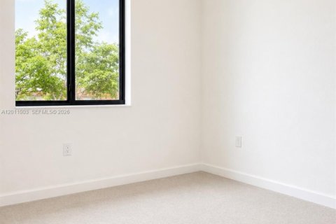 Townhouse in Miami, Florida 3 bedrooms, 154.4 sq.m. № 2074415 - photo 8