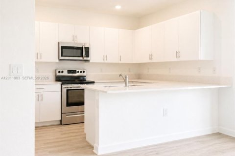 Townhouse in Miami, Florida 3 bedrooms, 154.4 sq.m. № 2074415
