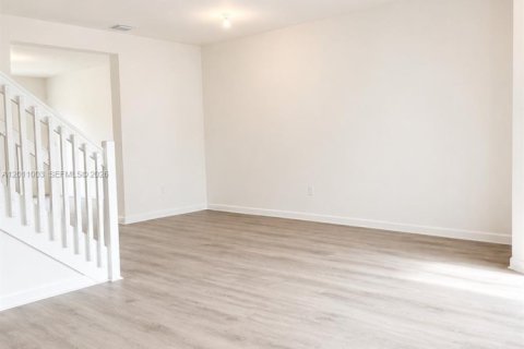 Townhouse in Miami, Florida 3 bedrooms, 154.4 sq.m. № 2074415 - photo 3