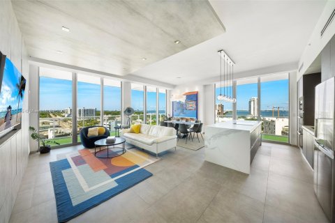 Condo à Miami, Floride, 3 chambres  № 2080082