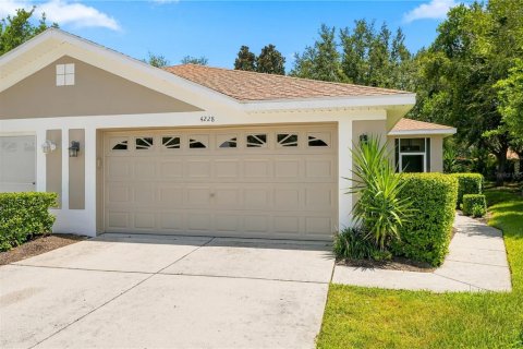House in Spring Hill, Florida 2 bedrooms, 130.99 sq.m. № 2312661