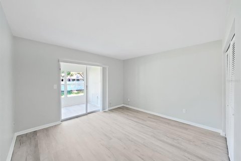 Condo in Dunedin, Florida, 2 bedrooms  № 1640074 - photo 21
