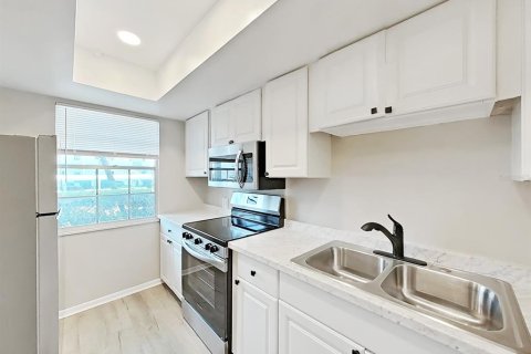 Condo in Dunedin, Florida, 2 bedrooms  № 1640074 - photo 9