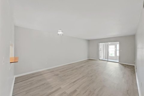 Condo in Dunedin, Florida, 2 bedrooms  № 1640074 - photo 11