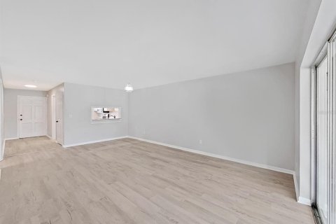 Condo in Dunedin, Florida, 2 bedrooms  № 1640074 - photo 12