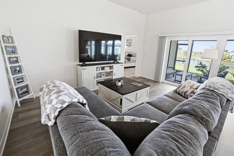 House in The Villages, Florida 3 bedrooms, 179.02 sq.m. № 2236081 - photo 21