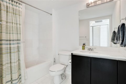 Купить кондоминиум в Майами, Флорида 2 спальни, 127.09м2, № 2089940 - фото 13