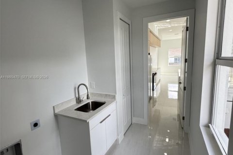 Купить виллу или дом в Лихай-Эйкерс, Флорида 3 спальни, 162.11м2, № 2046409 - фото 9