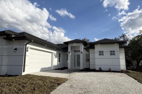 Дом в Лихай-Эйкерс, Флорида 3 спальни, 162.11м2 № 2046409