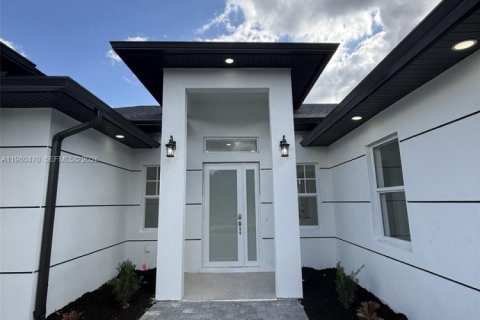 Купить виллу или дом в Лихай-Эйкерс, Флорида 3 спальни, 162.11м2, № 2046409 - фото 2