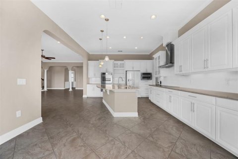 House in Winter Garden, Florida 4 bedrooms, 382.85 sq.m. № 1785585 - photo 17