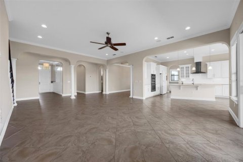 House in Winter Garden, Florida 4 bedrooms, 382.85 sq.m. № 1785585 - photo 13