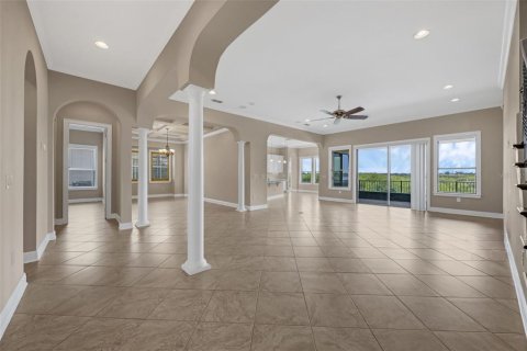 House in Winter Garden, Florida 4 bedrooms, 382.85 sq.m. № 1785585 - photo 12