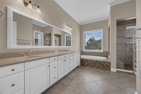 House in Winter Garden, Florida 4 bedrooms, 382.85 sq.m. № 1785585 - photo 7