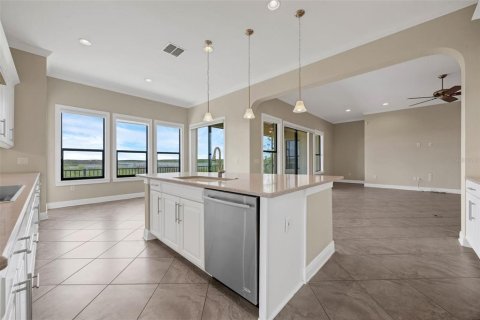 House in Winter Garden, Florida 4 bedrooms, 382.85 sq.m. № 1785585 - photo 16
