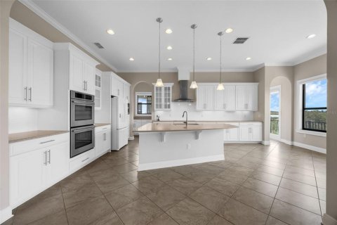 House in Winter Garden, Florida 4 bedrooms, 382.85 sq.m. № 1785585 - photo 5