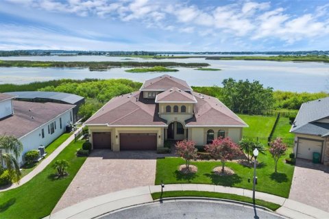 House in Winter Garden, Florida 4 bedrooms, 382.85 sq.m. № 1785585 - photo 2