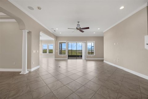 House in Winter Garden, Florida 4 bedrooms, 382.85 sq.m. № 1785585 - photo 4