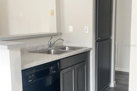 Condo in Tampa, Florida, 1 bedroom  № 1832965 - photo 11