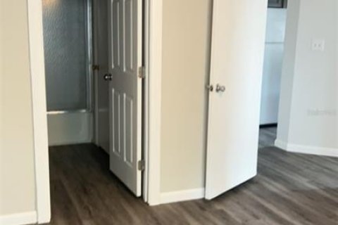 Condo in Tampa, Florida, 1 bedroom  № 1832965 - photo 18