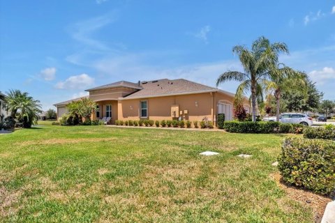 House in Sun City Center, Florida 2 bedrooms, 138.7 sq.m. № 1736485 - photo 1