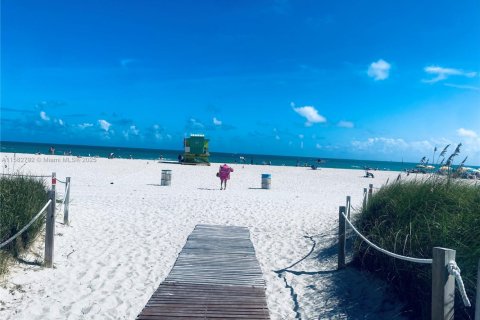 Купить кондоминиум в Майами-Бич, Флорида 1 спальня, 60.94м2, № 2012785 - фото 2