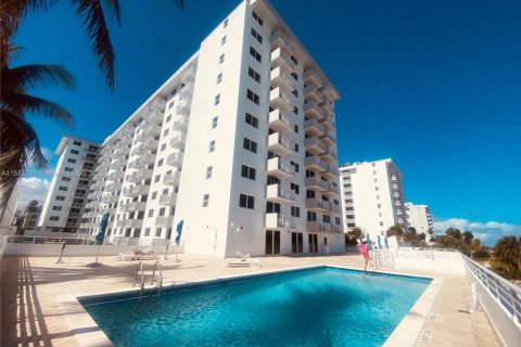 Кондоминиум с 1 спальней в Майами-Бич, Флорида № 2012785