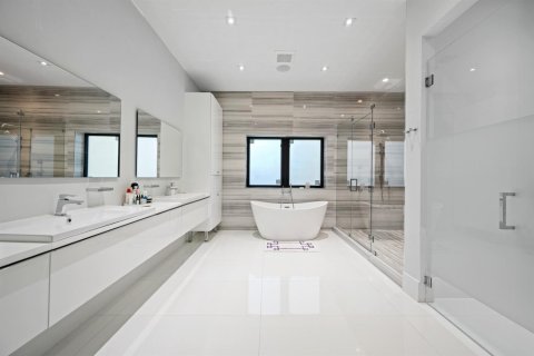 Купить виллу или дом в Плантация, Флорида 2 комнаты, 627.65м2, № 2252555 - фото 22