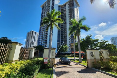 Condo in Aventura, Florida, 2 bedrooms  № 1935751 - photo 28