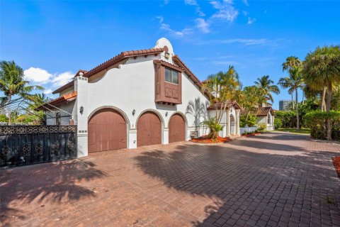 House in Hallandale Beach, Florida 5 bedrooms, 625.98 sq.m. № 1783952 - photo 3