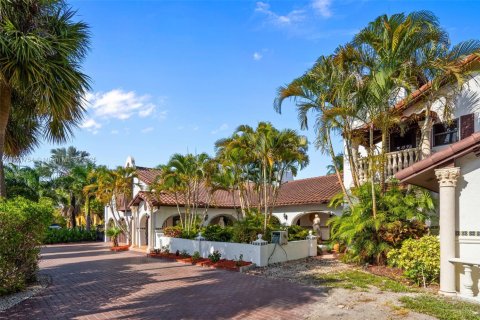 House in Hallandale Beach, Florida 5 bedrooms, 625.98 sq.m. № 1783952 - photo 7