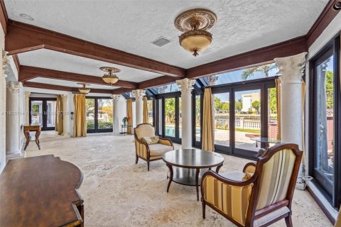 House in Hallandale Beach, Florida 5 bedrooms, 625.98 sq.m. № 1783952 - photo 15