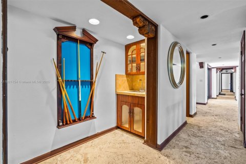 House in Hallandale Beach, Florida 5 bedrooms, 625.98 sq.m. № 1783952 - photo 19