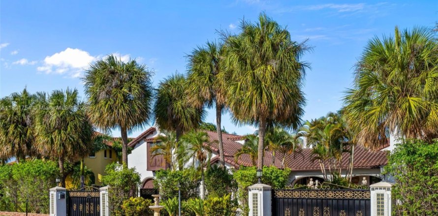 House in Hallandale Beach, Florida 5 bedrooms, 625.98 sq.m. № 1783952