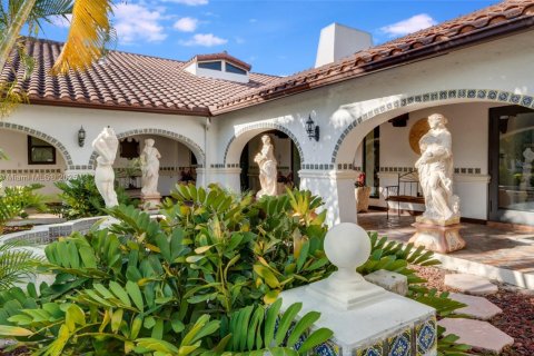 House in Hallandale Beach, Florida 5 bedrooms, 625.98 sq.m. № 1783952 - photo 5
