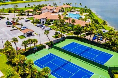 Casa en venta en Parkland, Florida, 5 dormitorios, 395.3 m2 № 1964952 - foto 18